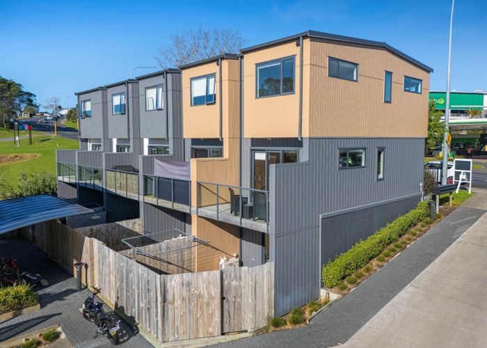  at 2/694 Whangaparaoa Road, Stanmore Bay, Rodney, Auckland