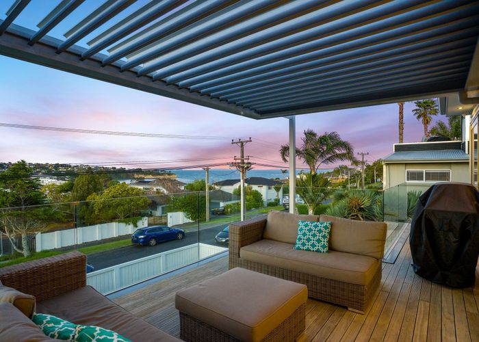  at 15 Beechwood Road, Rothesay Bay, North Shore City, Auckland