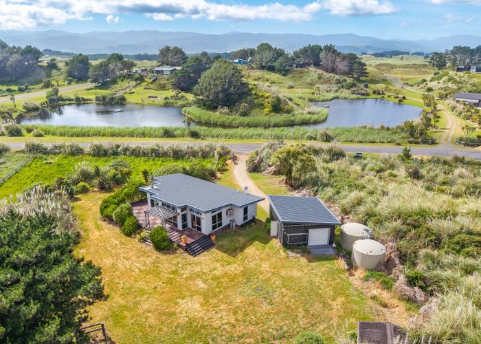  at 32 Reay Mackay Grove, Waikawa Beach, Horowhenua, Manawatu / Whanganui