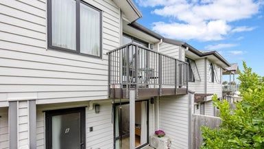 at 8 Peony Mews, Oteha, Auckland