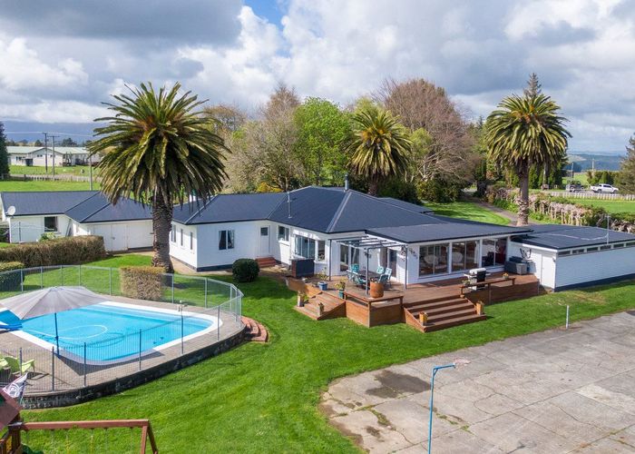  at 2523 Kimbolton Road, Kiwitea