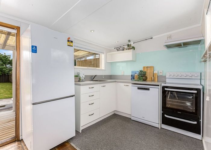  at 27 Paremata Crescent, Paremata, Porirua