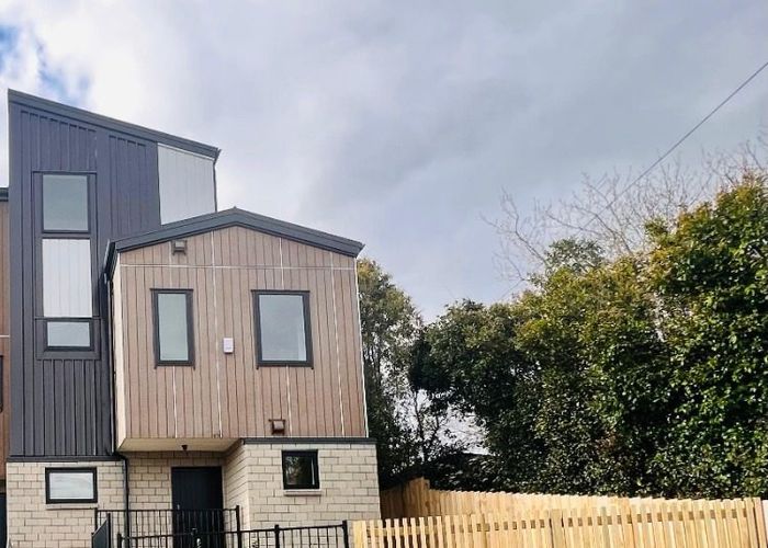  at 1/241 Don Buck Road, Massey, Waitakere City, Auckland