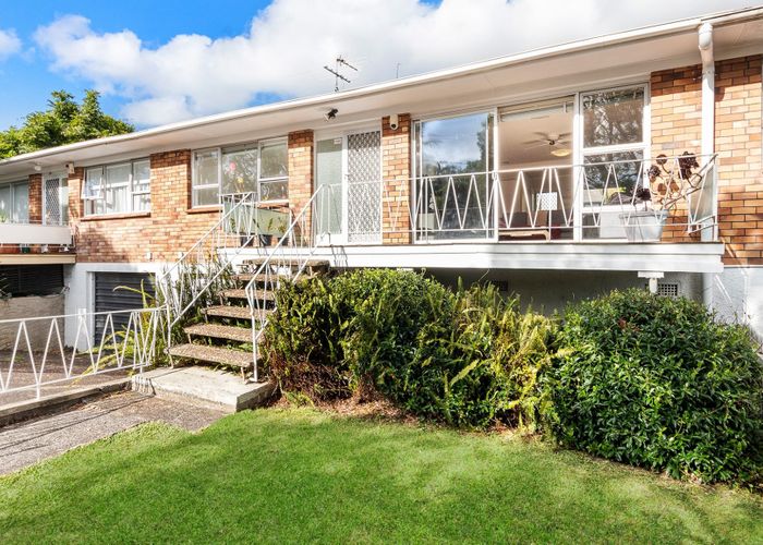  at 2/24 Walford Road, Point Chevalier, Auckland