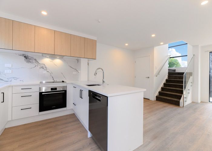  at 5/60 Triangle Road, Massey, Waitakere City, Auckland