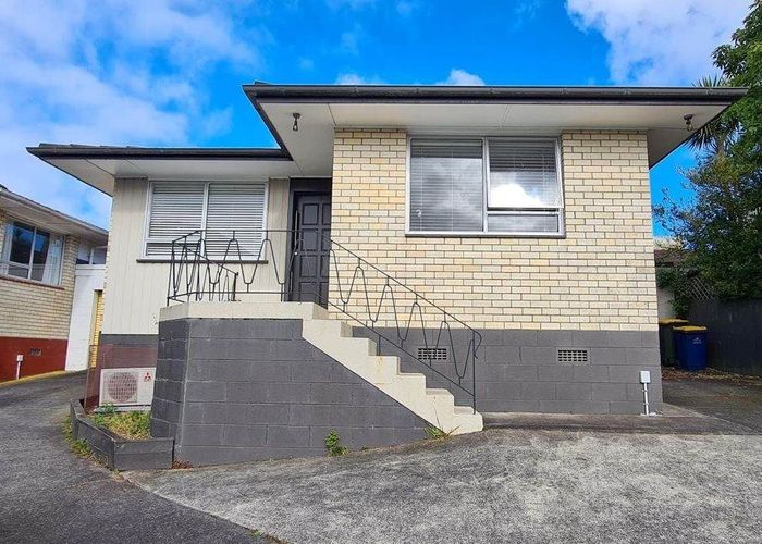  at 3/90 Titirangi Road, New Lynn, Auckland