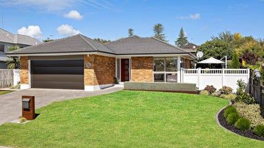  at 2/6 Carriage Close, Northpark, Auckland