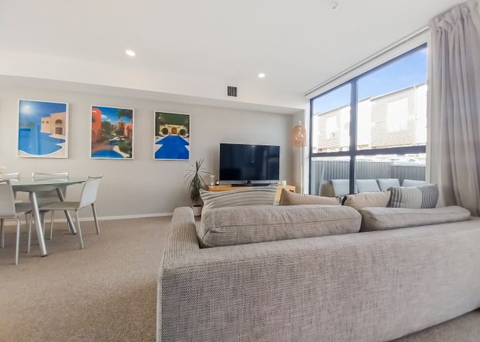  at 24/1 Glenside Crescent, Grafton, Auckland