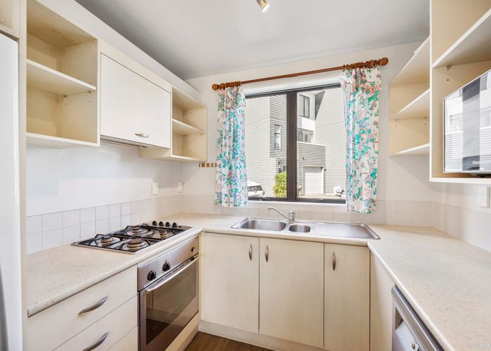  at 46 Saintly Lane, Avondale, Auckland
