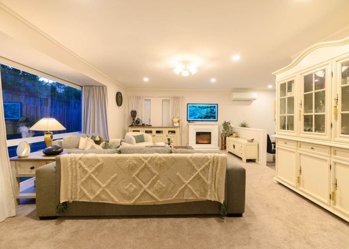  at 1/52 Simmental Crescent, Somerville, Manukau