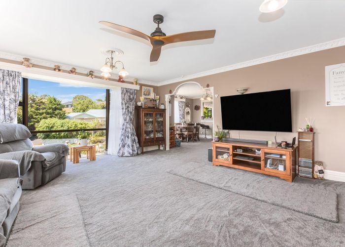  at 95 Ayton Drive, Whitby, Porirua