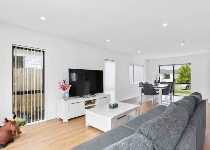  at 11 Hard Beech Street, Takanini, Auckland