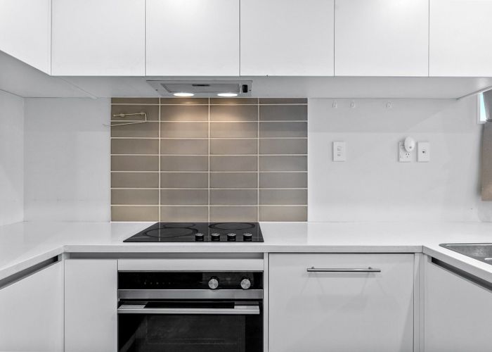  at 5/36 Kaipatiki Road, Glenfield, North Shore City, Auckland