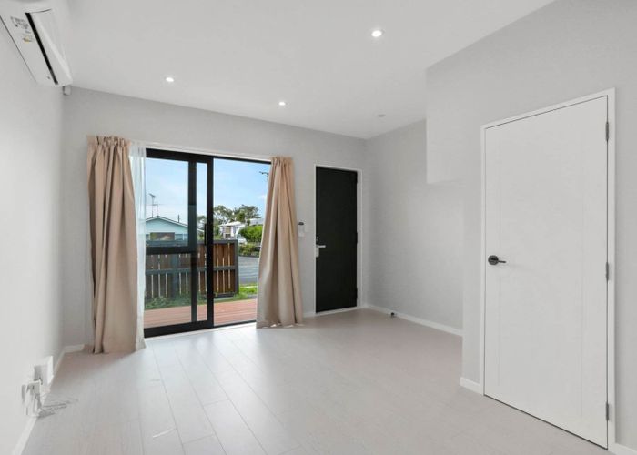  at 2/17 Parker Avenue, New Lynn, Waitakere City, Auckland