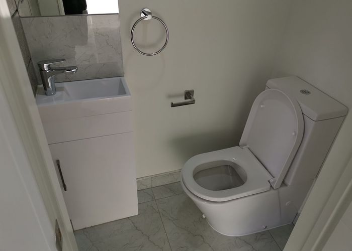  at 2 Boundary Road, New Windsor, Auckland