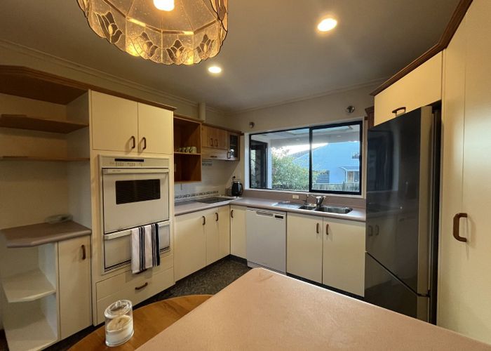  at 15 Del Mar Place, Merrilands, New Plymouth