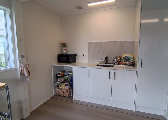  at 32 Chatswood Grove, Chatswood, North Shore City, Auckland