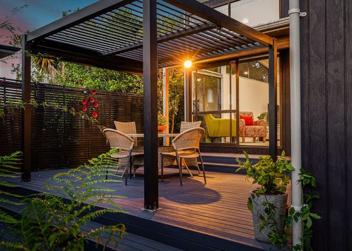  at 2/8 Gregg Place, Sunnyvale, Auckland
