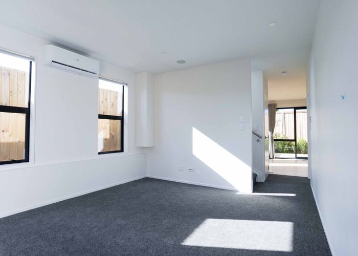  at 8/19 Kingdale Road , Henderson, Waitakere City, Auckland