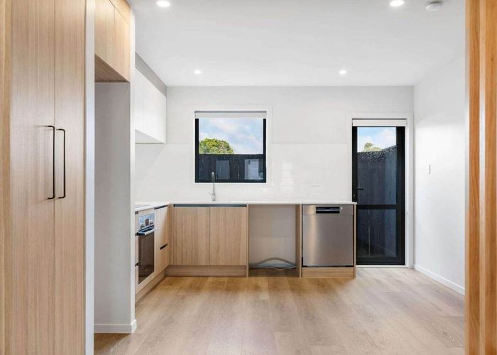  at 7/506 Glenfield Road, Bayview, Auckland