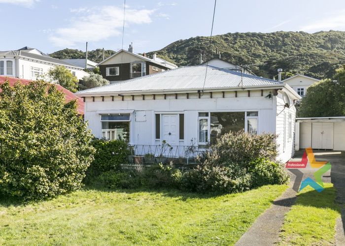  at 30 The Parade, Island Bay, Wellington