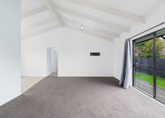  at 2 Inverness Avenue, Hamilton East, Hamilton