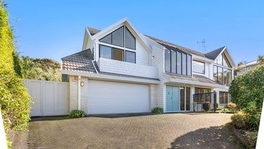  at 2/4 Oban Road, Browns Bay, Auckland