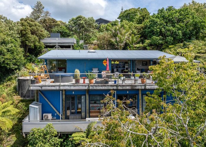  at 8 Beresford Avenue, Surfdale, Waiheke Island, Auckland