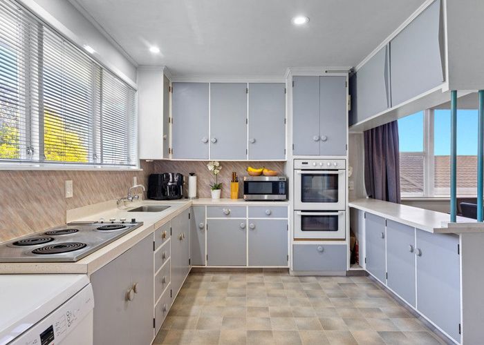  at 34 Blakeborough Drive, Forrest Hill, North Shore City, Auckland