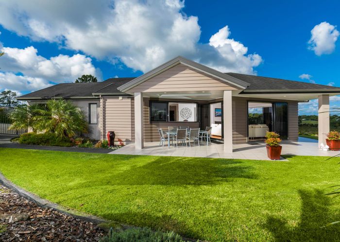  at 39 Schopolo Place, Schnapper Rock, Auckland