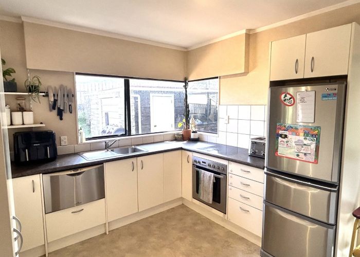  at 32 Weggery Drive, Waikanae Beach, Kapiti Coast, Wellington