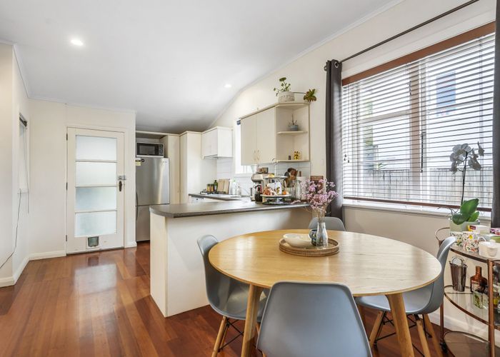  at 48 Waiohua Road, Greenlane, Auckland City, Auckland