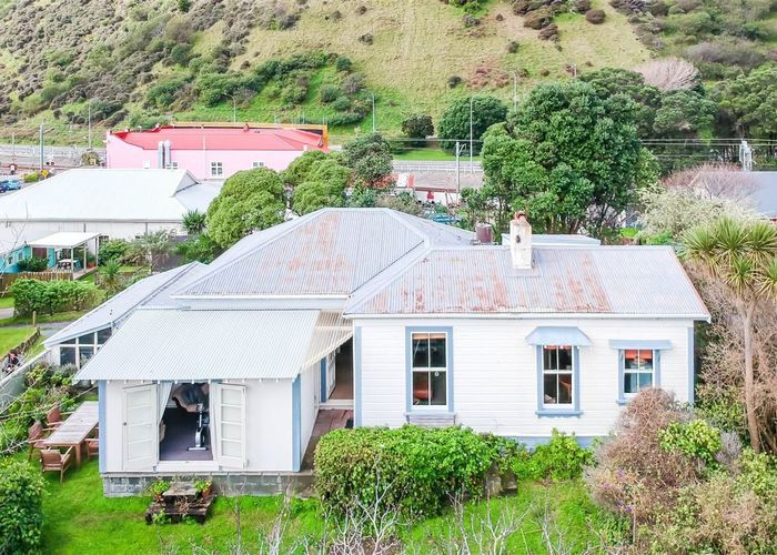  at 17 Beach Road, Paekakariki