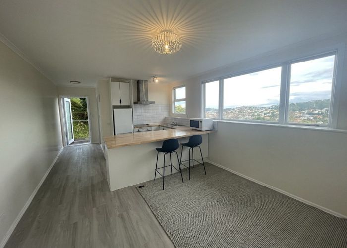  at Flat 2/12 Mataroa Avenue, Northland, Wellington, Wellington