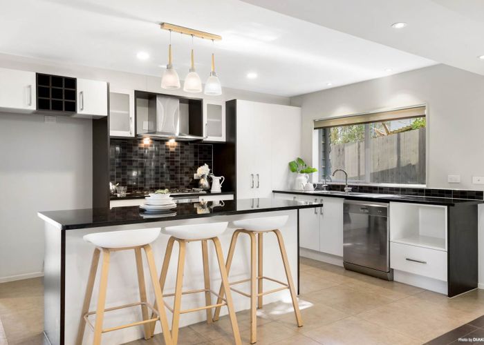  at 9 Oak Manor Drive, Albany, Auckland