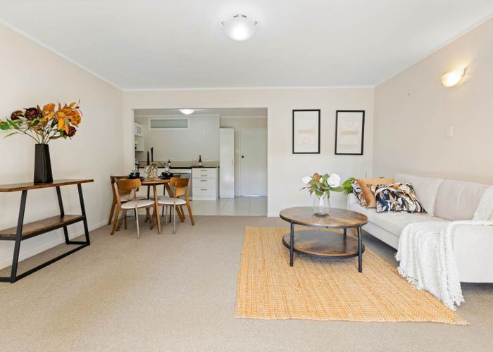  at 2/21 Burch Street, Mount Albert, Auckland City, Auckland