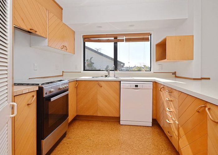  at 2/48 Corunna Road, Milford, Auckland