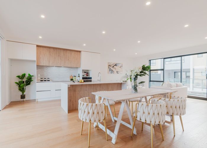  at 952E East Coast Road, Northcross, North Shore City, Auckland