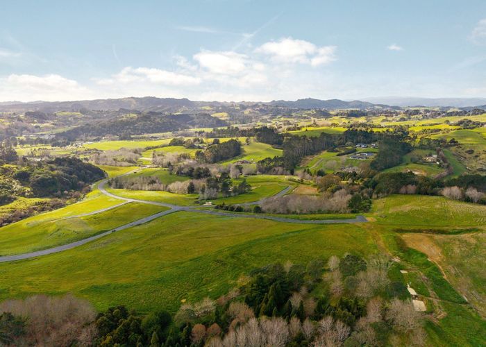  at 18/33 Brownhill Road, Whitford, Manukau City, Auckland