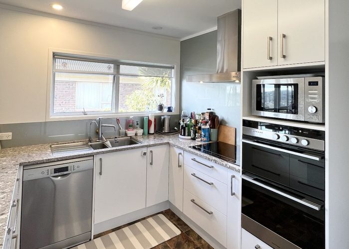  at 33 Sartors Avenue, Northcross, Auckland