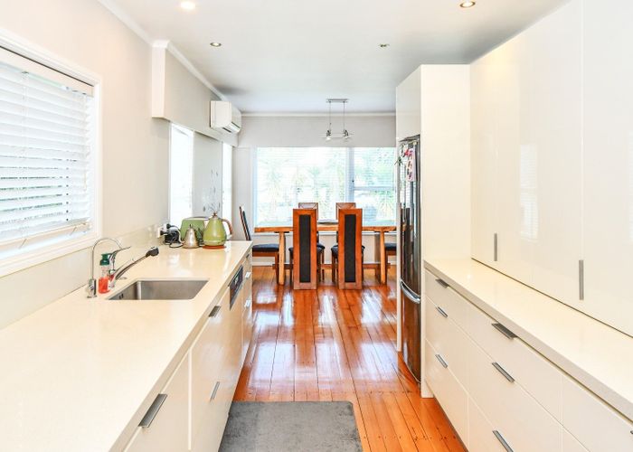  at 2 Hillcrest Grove, Hillpark, Auckland