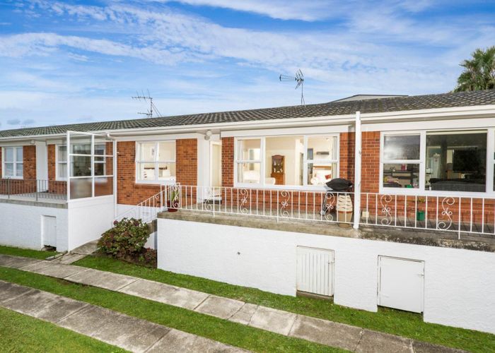  at 3/174 East Coast Road, Milford, North Shore City, Auckland