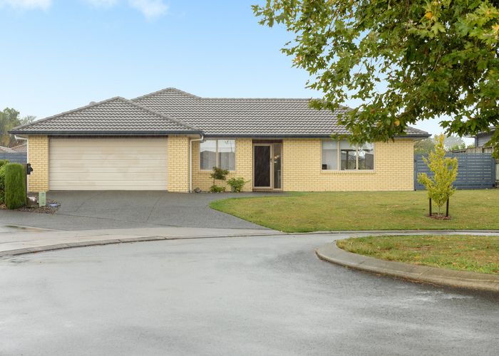  at 8 Dove Place, Pyes Pa, Tauranga