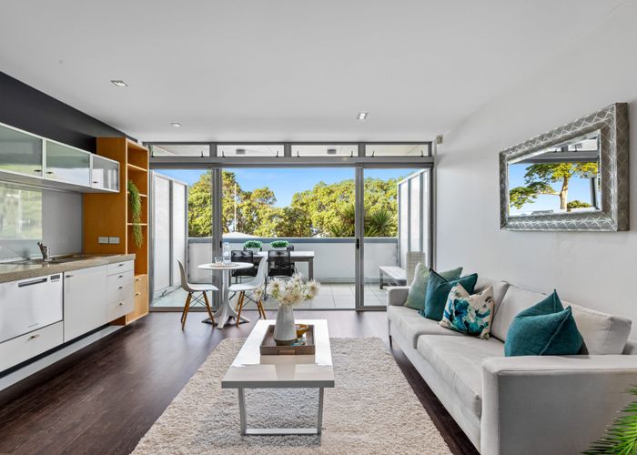  at 2/6 Beach Front Lane, Browns Bay, North Shore City, Auckland