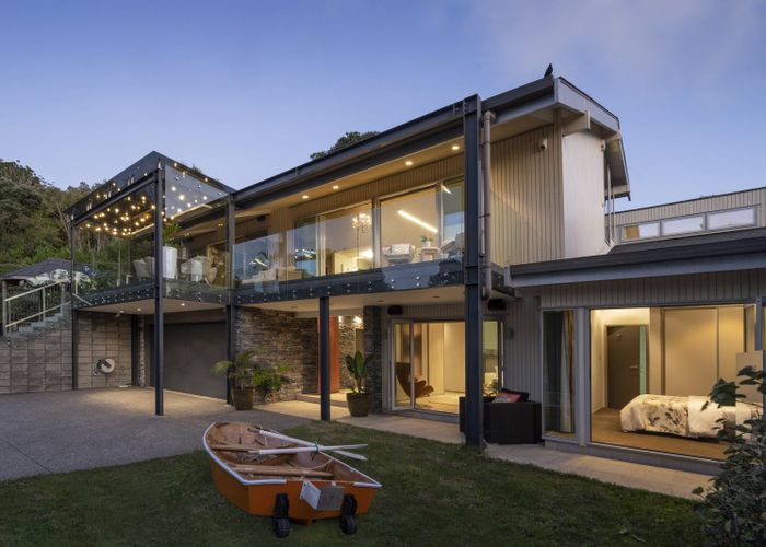  at 8 Bluff Terrace, Hillsborough, Auckland