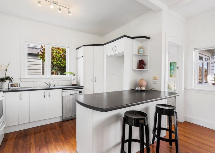  at 16 Jasper Avenue, Mount Roskill, Auckland