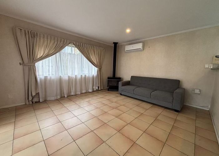  at 2/15 Dunn Place, Farm Cove, Manukau City, Auckland