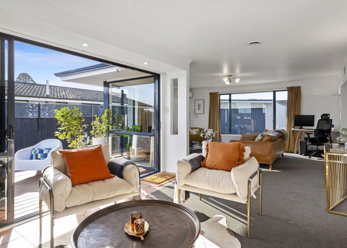  at 320 Main North Road, Redwood, Christchurch City, Canterbury