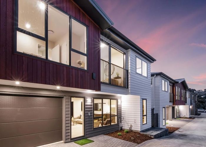  at 2/114 Saddleback Rise, Murrays Bay, North Shore City, Auckland