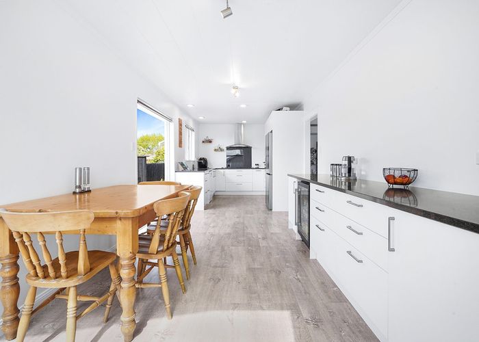  at 8 Katherine Place, Melville, Hamilton